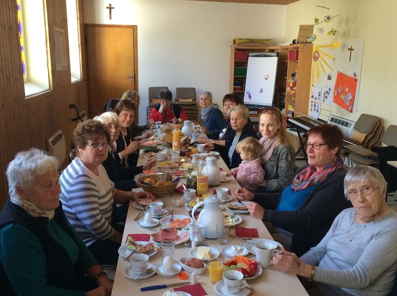 2017 - Frühstück im Gemeinderaum Bild